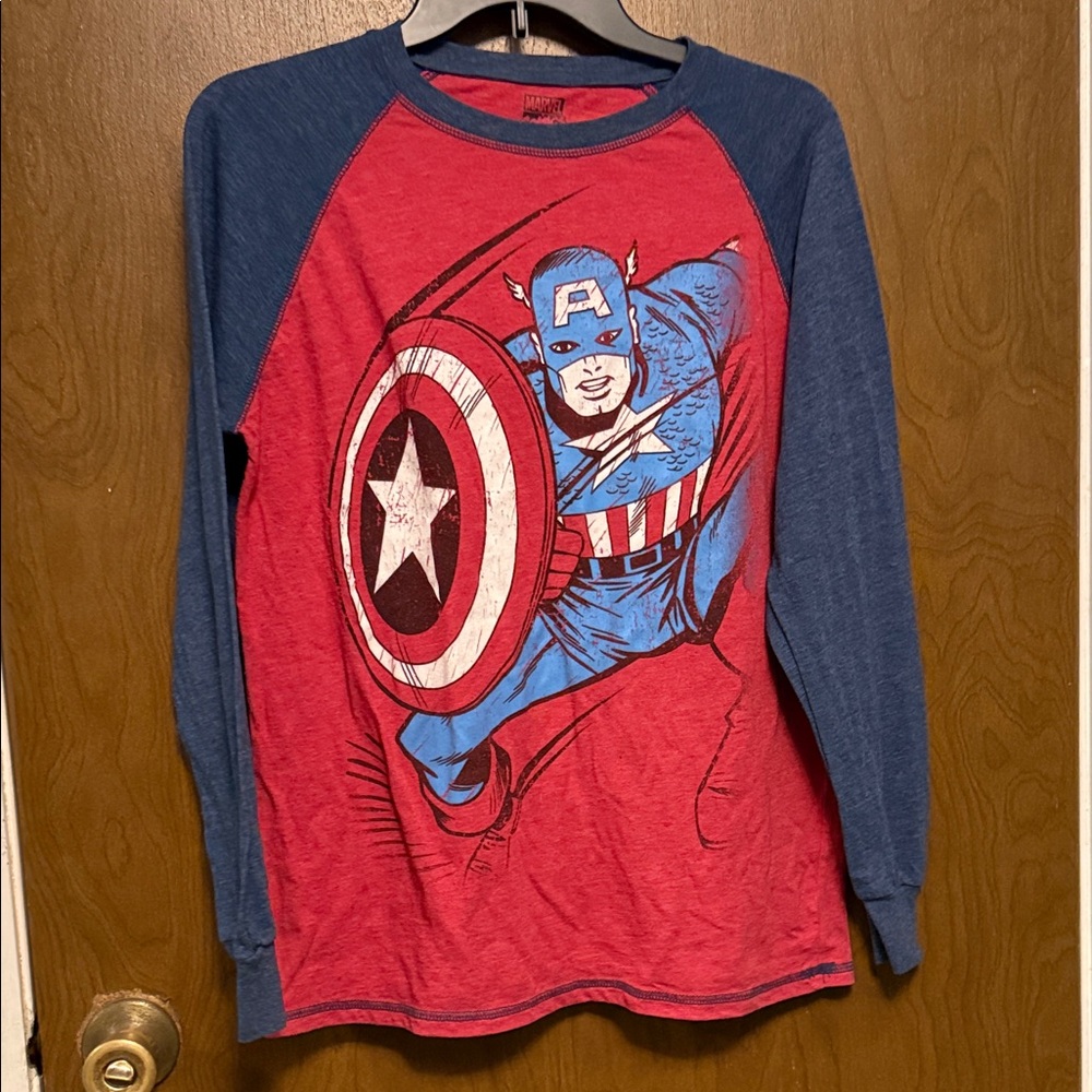 Marvel Red Tee with Blue Trim - Graphic Label Size XXL (18)